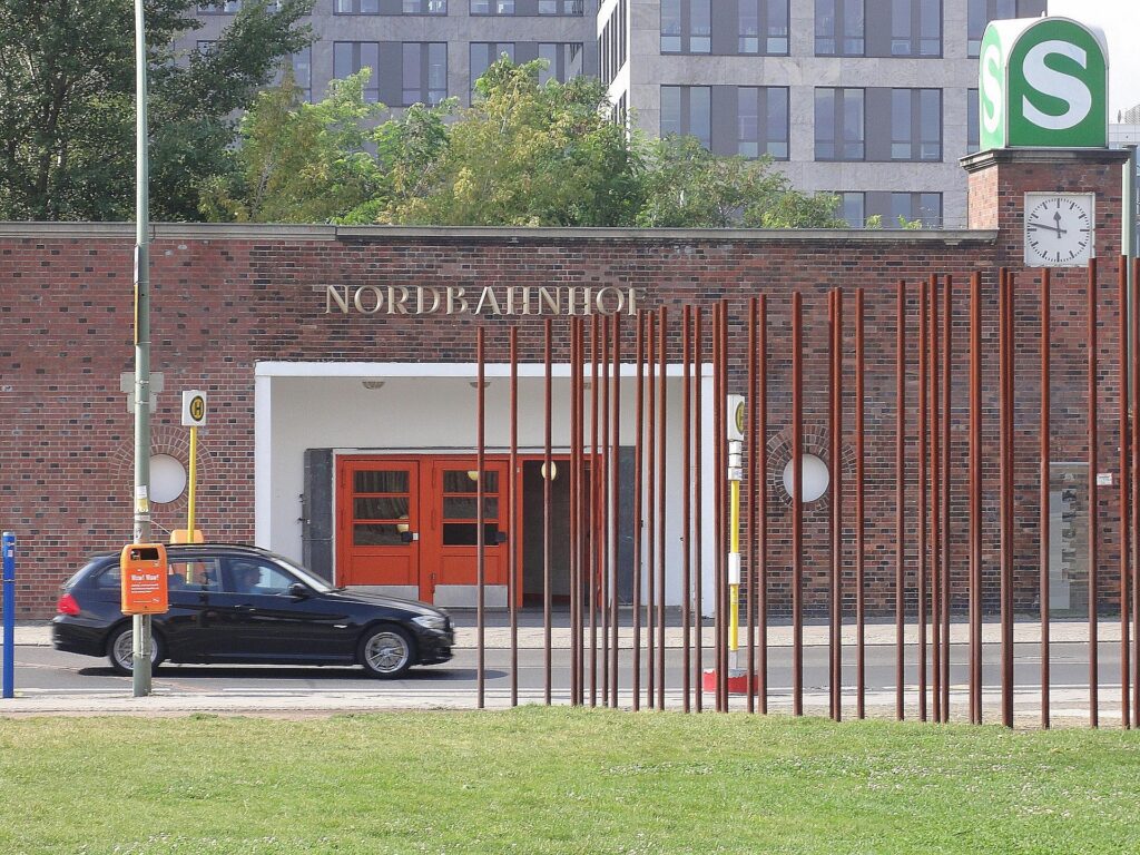 Nordbahnhof Berlijn met delen van Berlijnse Muur