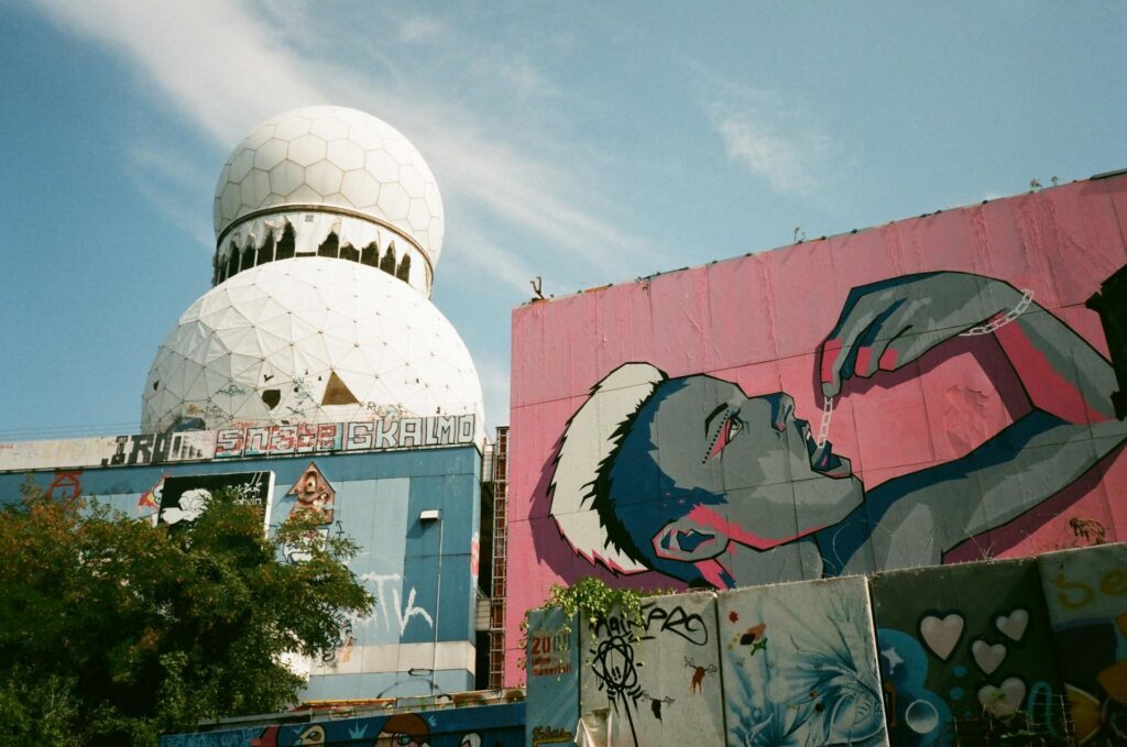 Street art in Berlijn op de Teufelsberg