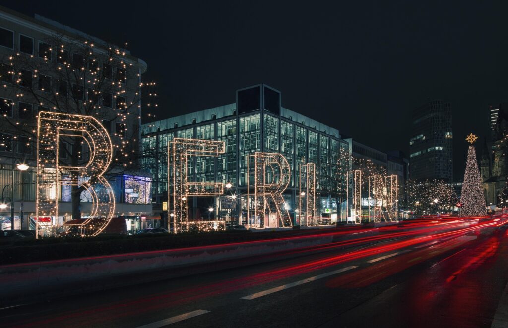 Kurfürstendamm in Berlijn tijdens de nacht