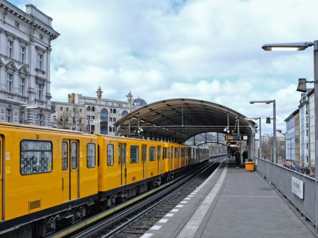 Tot hoe laat rijdt de metro in Berlijn?